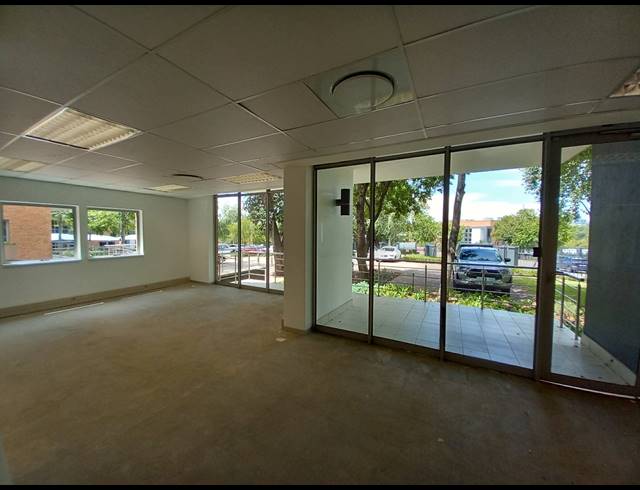 674M² OFFICE TO LET IN BRYANSTON